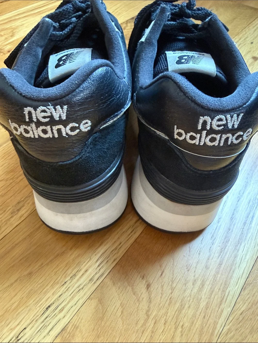 New Balance Womens 574 Blsck Suede Stacked Sneakers | W 9.5 US